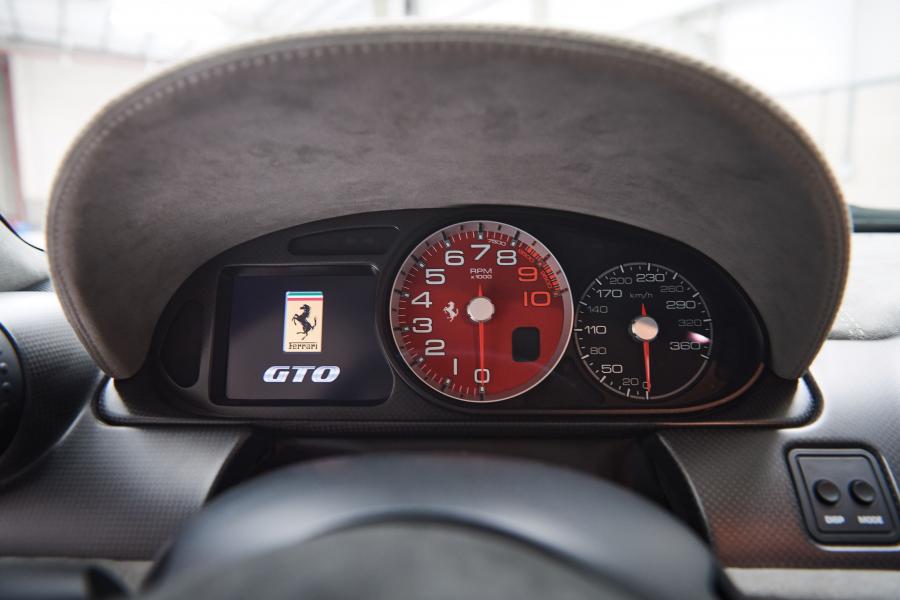 Панель приборов Ferrari SP30 2012 года  (фото 11 из 117)